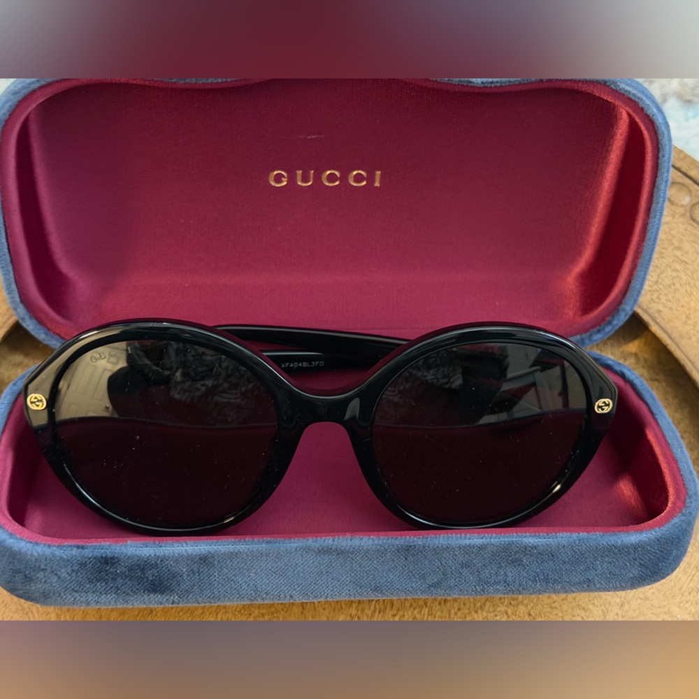 Gucci Black Round Sunglasses with Gold Accent